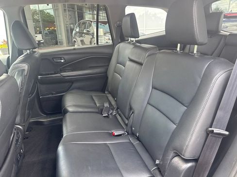 Used 2019 Honda Pilot Touring image 14