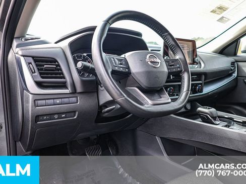 Used 2025 Nissan Rogue SV image 29