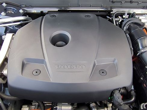 New 2026 Volvo XC90 T8 Plus w/ Protection Package Premier image 24