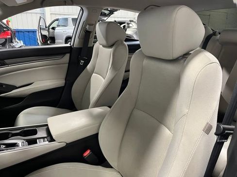 Used 2018 Honda Accord LX image 23