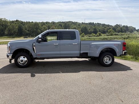 New 2026 Ford F350 King Ranch w/ Chrome Package AWD/4WD image 2