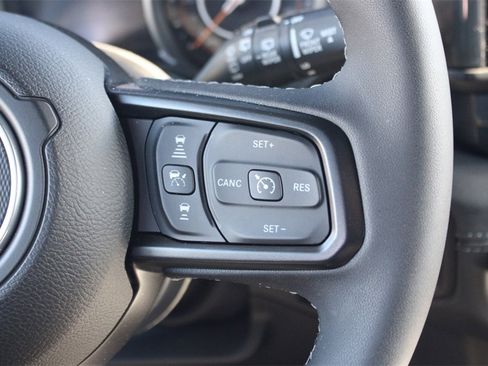 Used 2025 Jeep Wrangler Unlimited Rubicon w/ Technology Group image 20