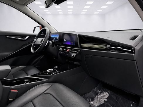 Used 2023 Kia Niro Wave w/ Wave Preserve Package FWD image 16