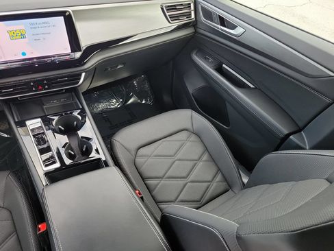Used 2024 Volkswagen Atlas Cross Sport SE FWD image 11