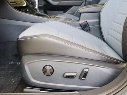 New 2025 Volkswagen Jetta SE image 11