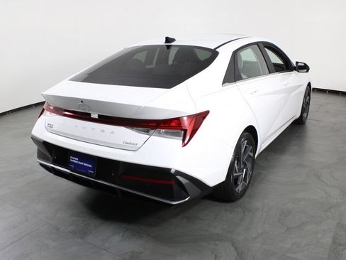 Certified 2024 Hyundai Elantra Limited FWD image 4