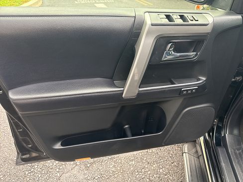 Used 2018 Toyota 4Runner Limited AWD/4WD image 31