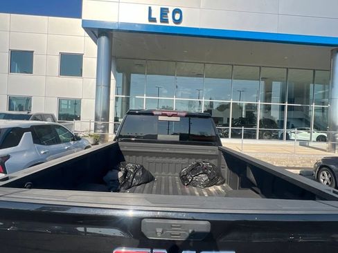 Used 2023 GMC Sierra 3500 Denali w/ Denali Ultimate Package AWD/4WD image 11