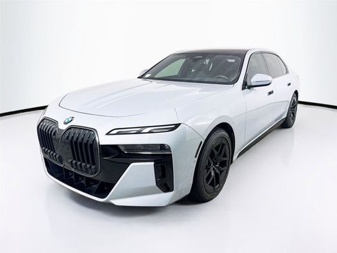 Used 2023 BMW 740i w/ Parking Assistance Package RWD image 1