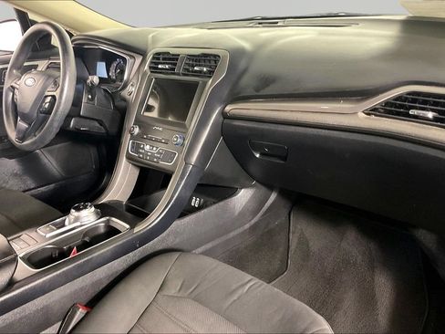 Used 2020 Ford Fusion SE FWD image 24