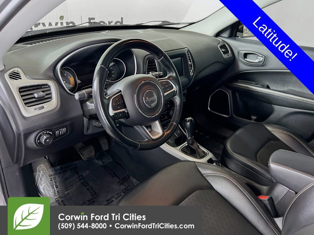 Used 2020 Jeep Compass Latitude w/ Popular Equipment Group AWD/4WD image 3