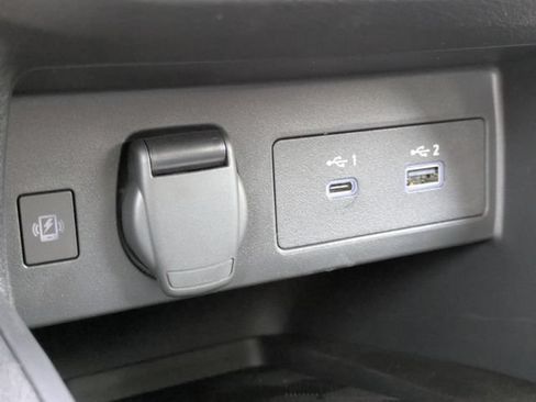 New 2025 Nissan Versa SR w/ Trunk Package FWD image 21