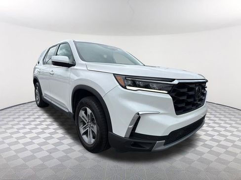 Used 2025 Honda Pilot EX-L image 3