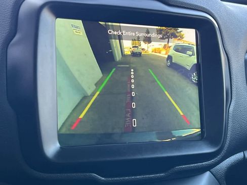 Used 2023 Jeep Renegade Latitude image 23