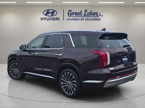 Used 2023 Hyundai Palisade Calligraphy FWD image 3