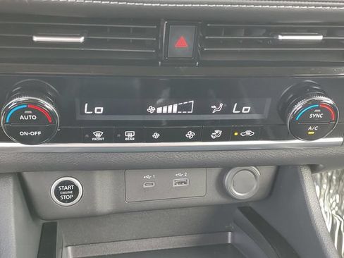 Used 2021 Nissan Rogue SV AWD/4WD image 16
