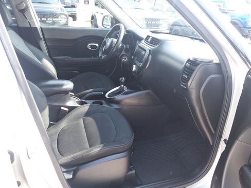 Used 2018 Kia Soul + FWD image 7