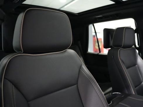 Used 2025 GMC Yukon Elevation w/ Elevation Premium Package AWD/4WD image 25
