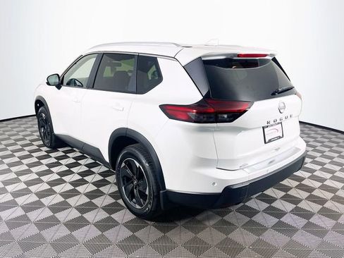 Used 2025 Nissan Rogue SV w/ SV Premium Package FWD image 5