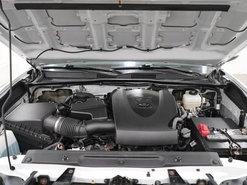 Used 2020 Toyota Tacoma TRD Off-Road w/ Technology Package AWD/4WD image 57
