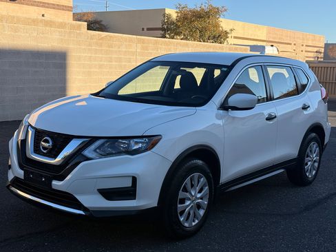 Used 2017 Nissan Rogue S image 2