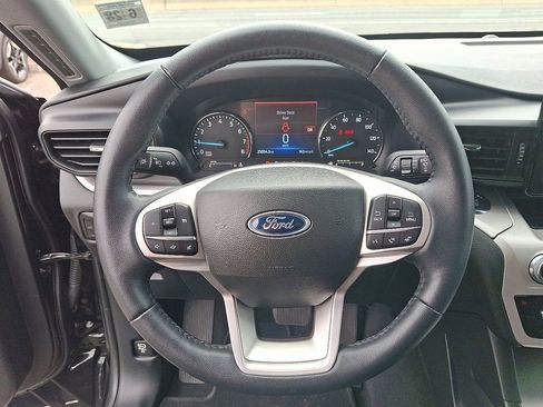 Used 2023 Ford Explorer XLT image 19