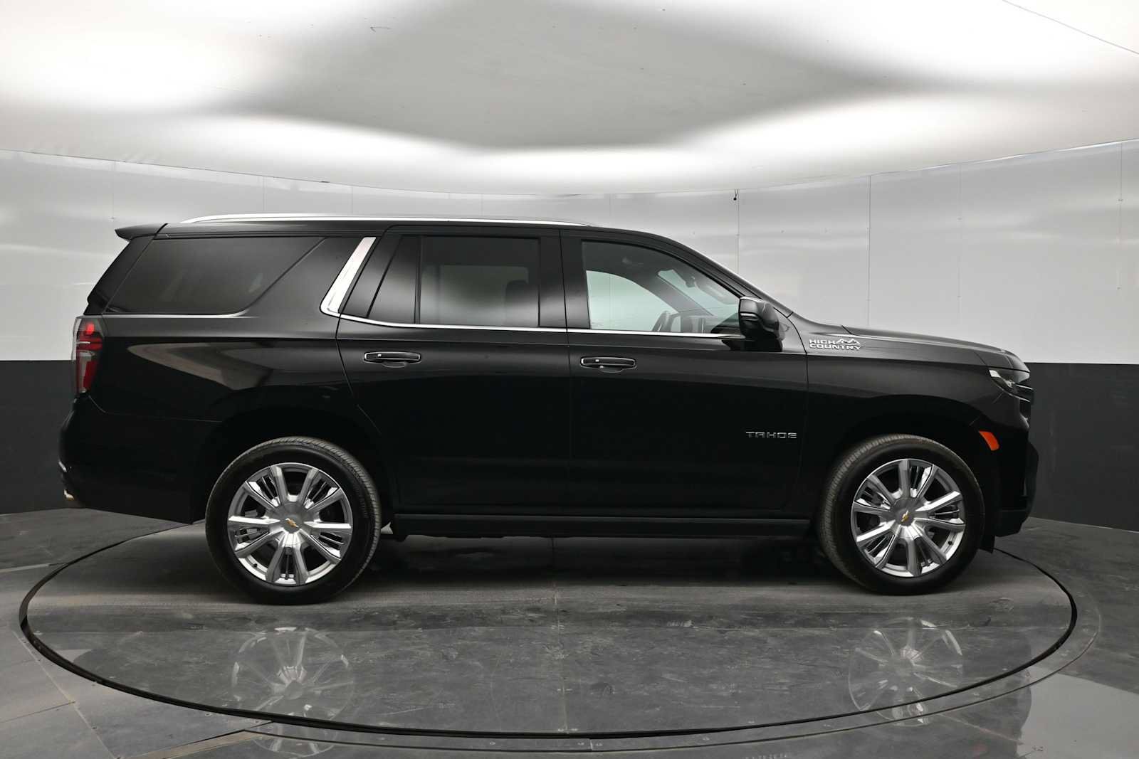 Used 2024 Chevrolet Tahoe High Country w/ Premium Package AWD/4WD image 9