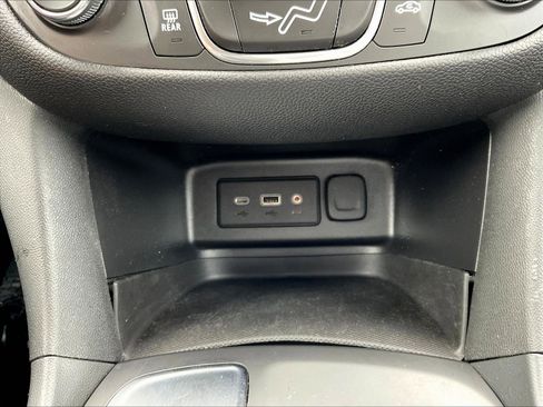 Used 2019 Chevrolet Equinox LT FWD image 16
