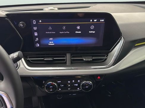 Used 2025 Chevrolet Trax LT w/ Driver Confidence Package image 20