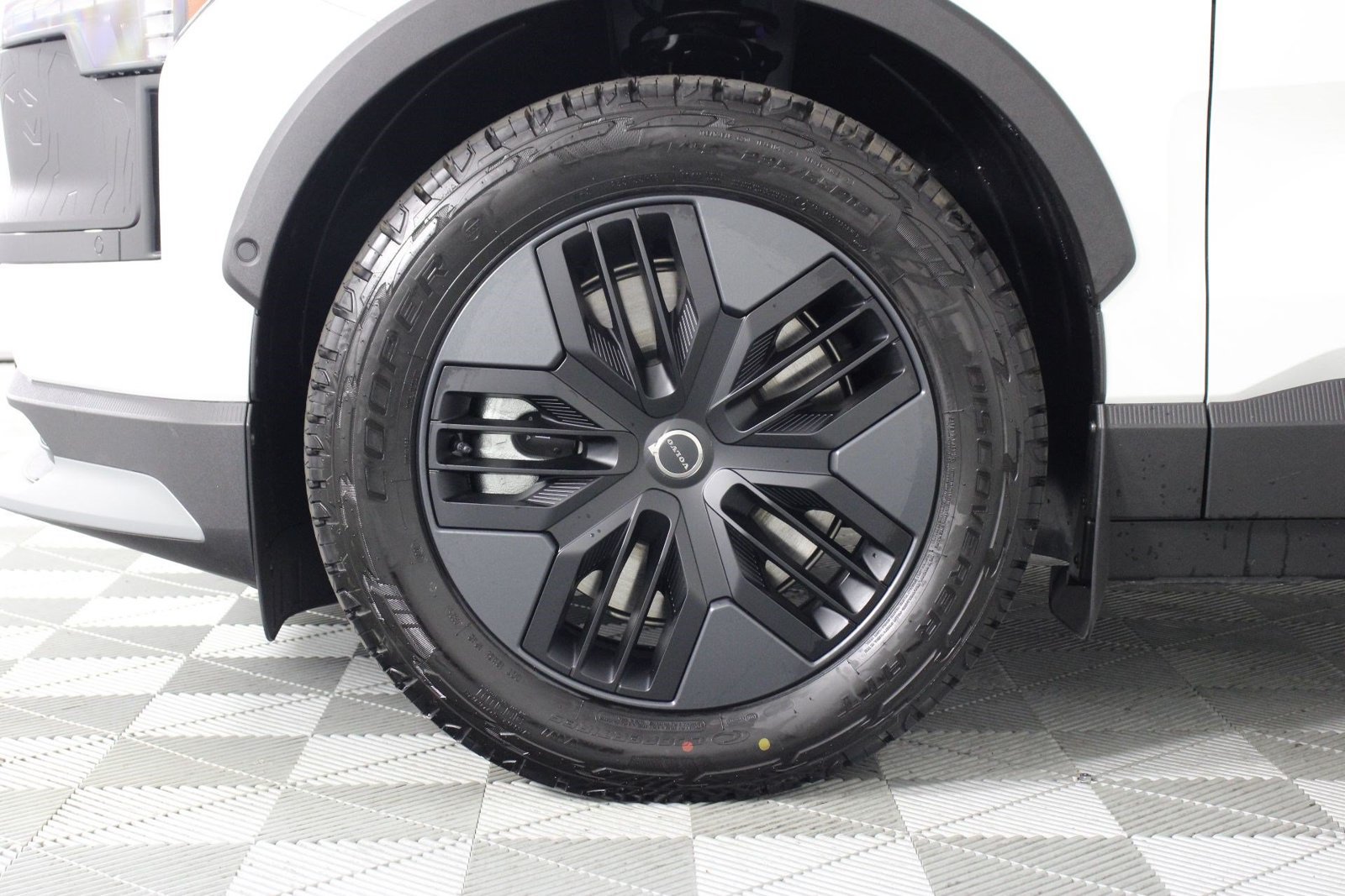 New 2026 Volvo EX30 Cross Country Ultra w/ Protection Package Premier AWD/4WD image 12
