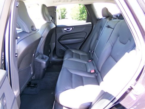 Used 2024 Volvo XC60 B5 Plus AWD/4WD image 13