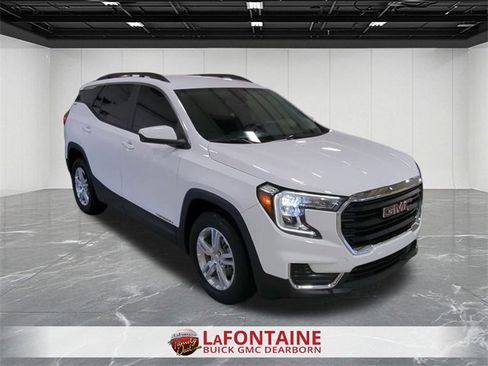Used 2023 GMC Terrain SLE w/ Driver Convenience Package image 2