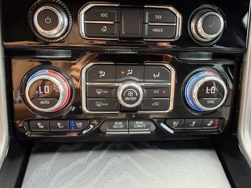 Used 2022 GMC Yukon XL Denali AWD/4WD image 34