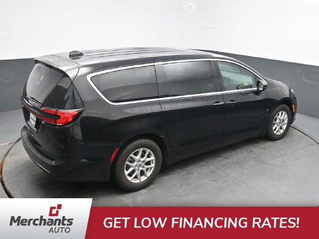 Used 2025 Chrysler Pacifica Select FWD image 40