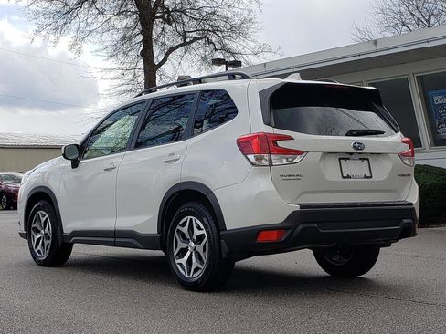 Used 2023 Subaru Forester Premium image 3