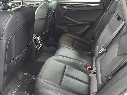 Used 2025 Porsche Macan image 24