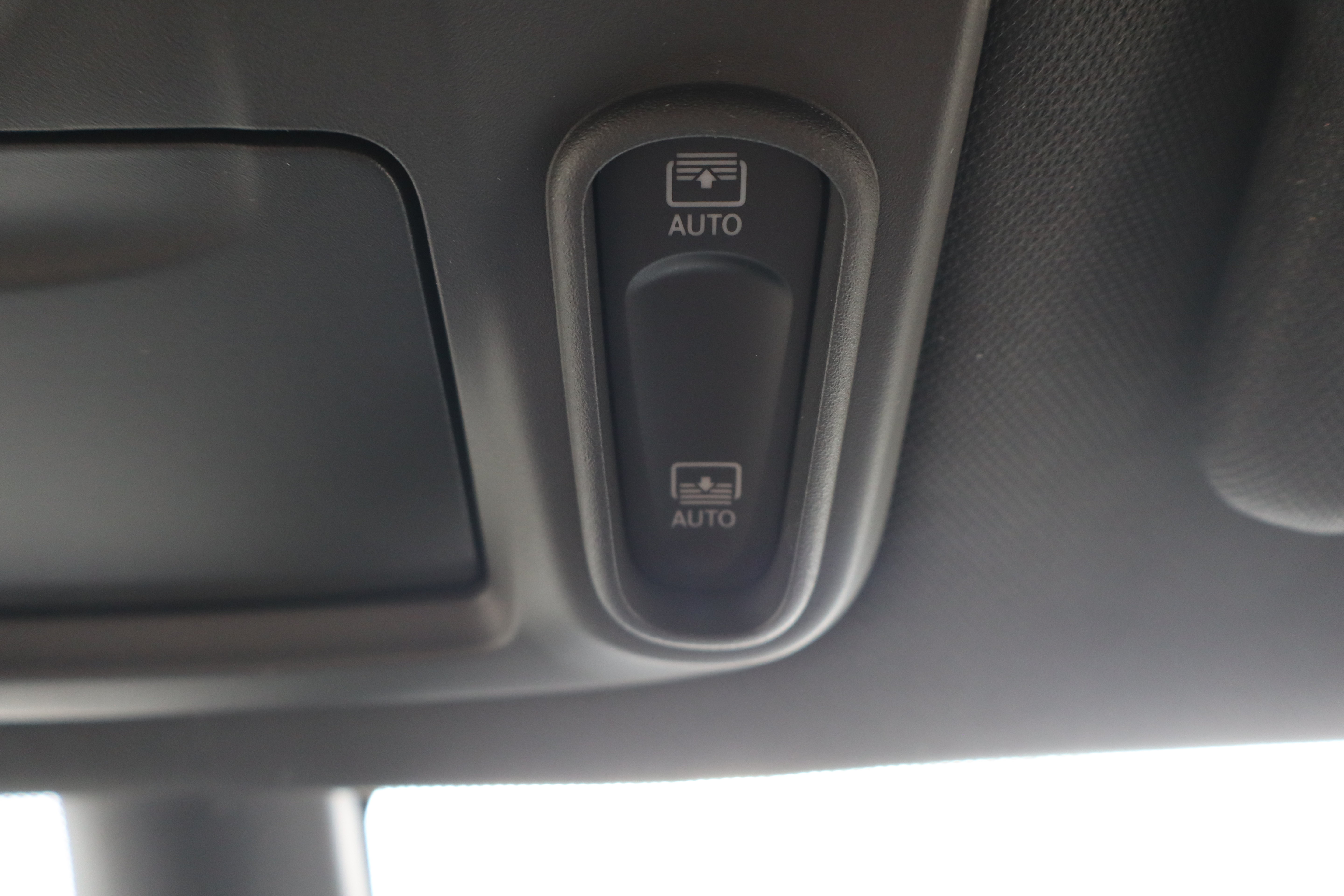Used 2025 Chrysler Pacifica Limited FWD image 28