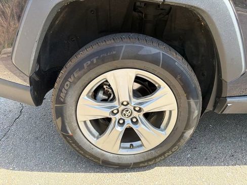 Used 2022 Toyota RAV4 XLE image 17
