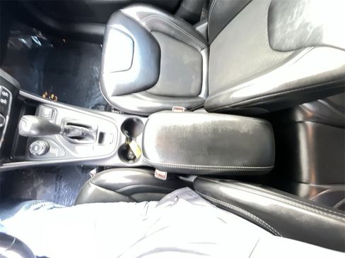 Used 2021 Jeep Cherokee Latitude Plus image 20