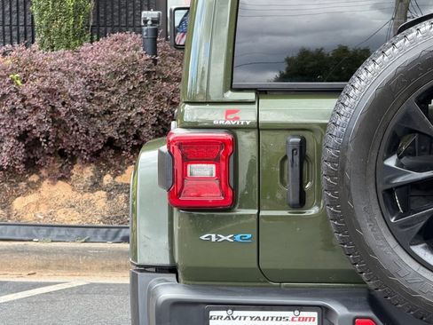Used 2023 Jeep Wrangler Unlimited Sahara w/ Cold Weather Group AWD/4WD image 15