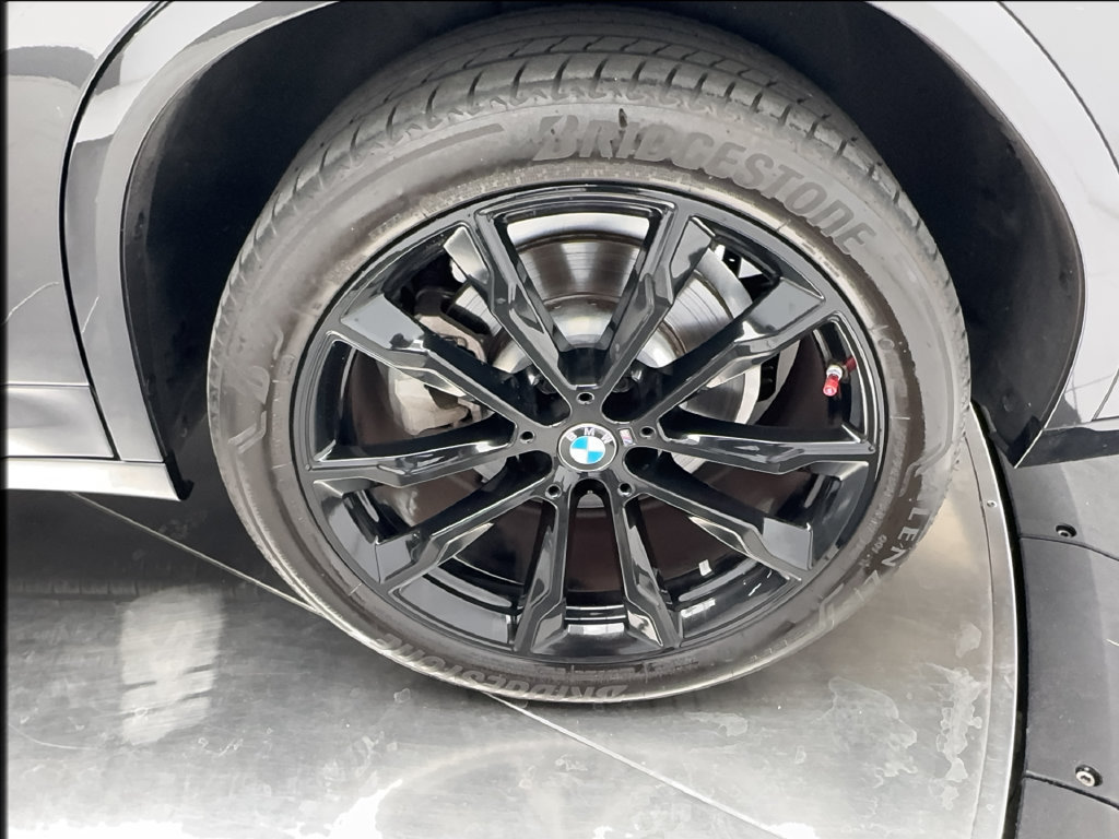 Used 2025 BMW X4 xDrive30i w/ M Sport Package AWD/4WD image 14