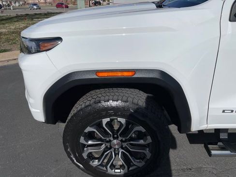 Used 2024 GMC Canyon Denali image 23