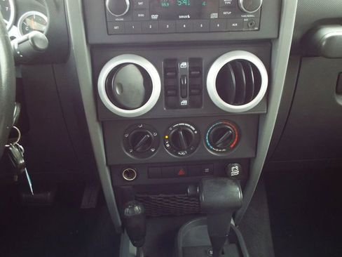 Used 2010 Jeep Wrangler Unlimited Sahara AWD/4WD image 16