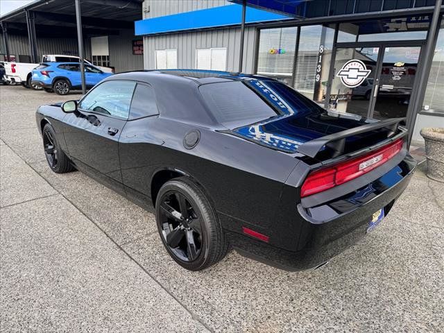 Used 2012 Dodge Challenger R/T RWD image 4