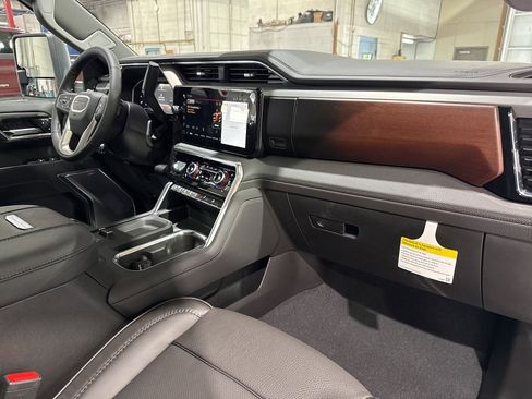 New 2026 GMC Sierra 3500 Denali w/ Denali Reserve Package image 28