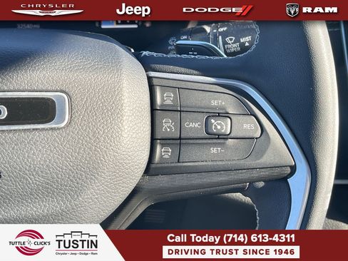 Used 2023 Jeep Grand Cherokee L Laredo AWD/4WD image 32