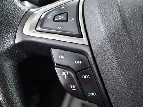 Used 2017 Ford Fusion SE image 30