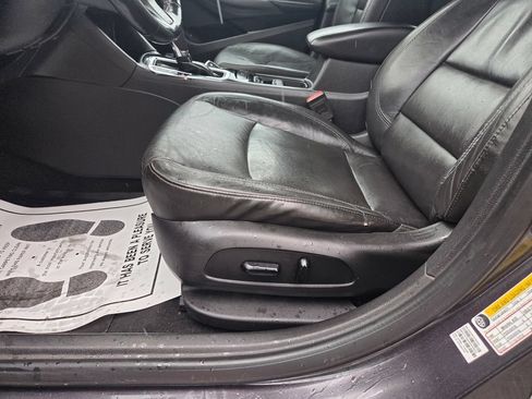 Used 2017 Chevrolet Cruze Premier FWD image 16