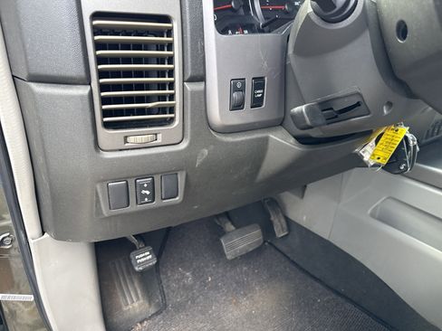 Used 2004 Nissan Titan SE image 29