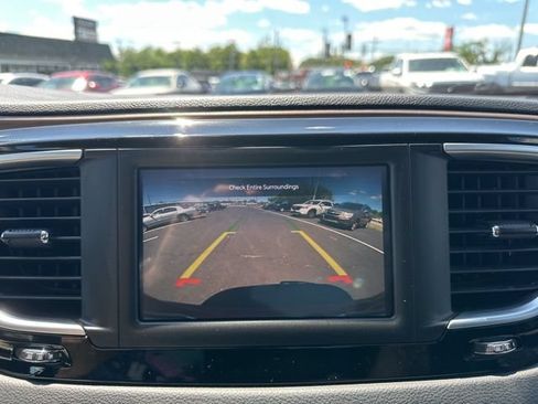 Used 2023 Chrysler Voyager LX FWD image 18